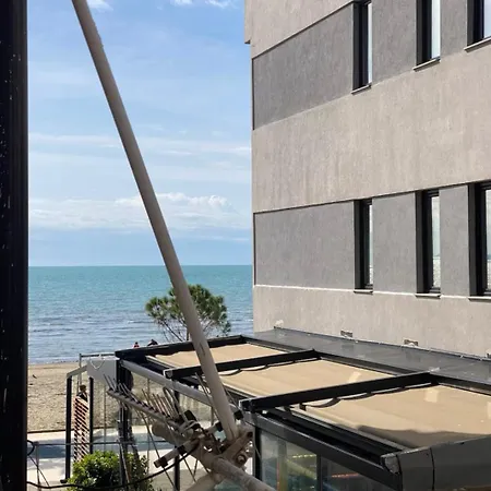 Remo Beachfront Appartamento Durrës