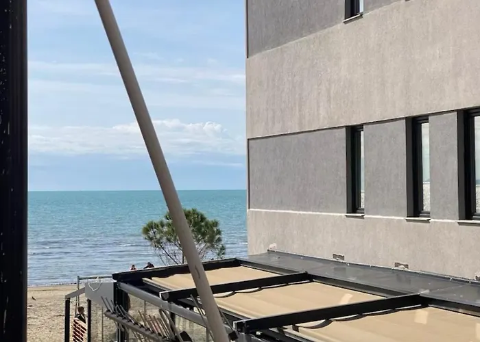 Remo Beachfront Apartment Durres